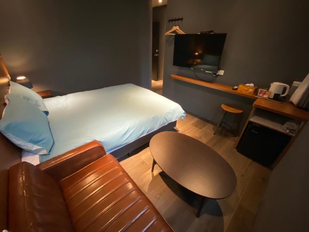 טאינאן 良文旅2館ryou Hotel Vintage - II מראה חיצוני תמונה