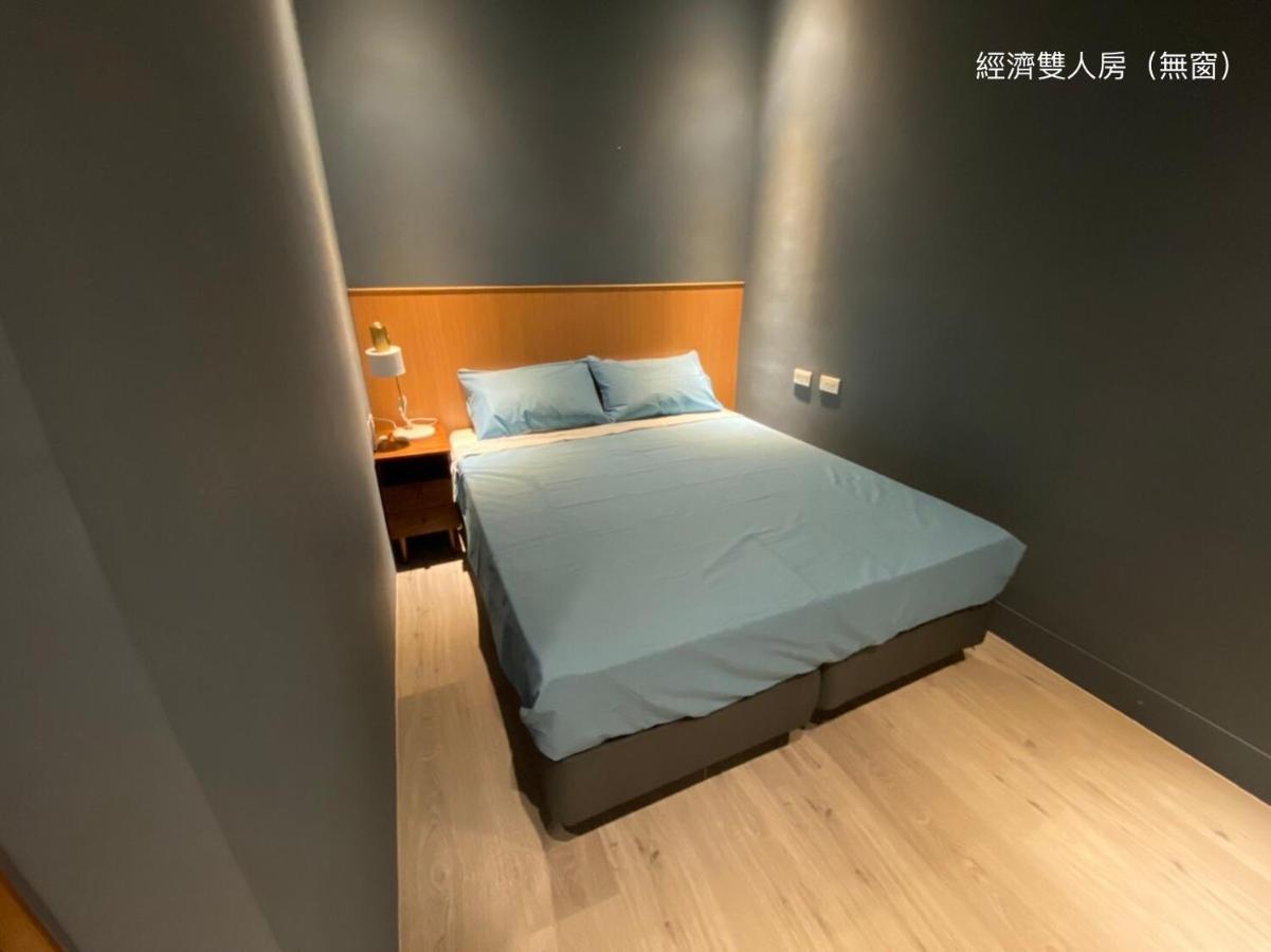 טאינאן 良文旅2館ryou Hotel Vintage - II מראה חיצוני תמונה
